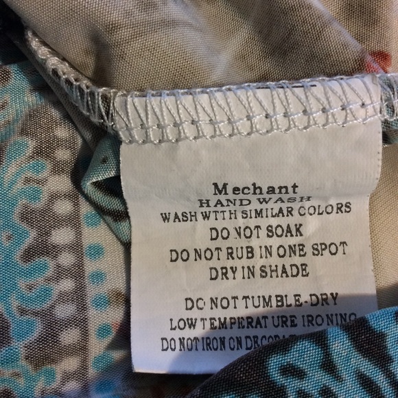 Me‘chant  Tunic top tan blue floral shark bite M - Picture 8 of 9